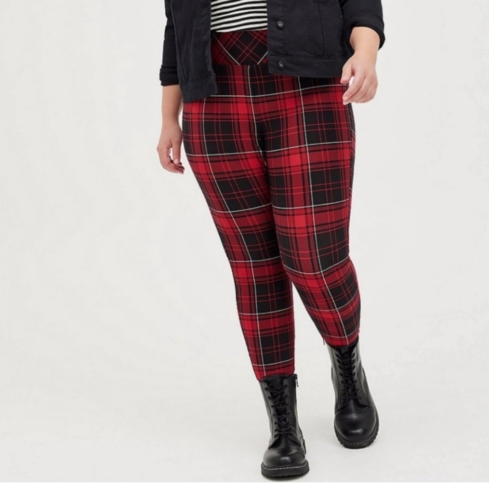 Torrid size 1 Red Plaid Ponte Knit Pull on Skinny Leggings Pants